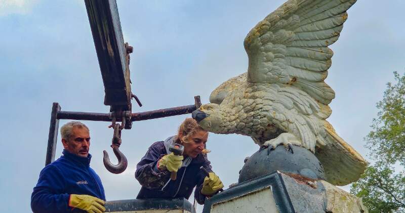  Recuperan la escultura Águila que pertenece al patrimonio de la ciudad desde 1909